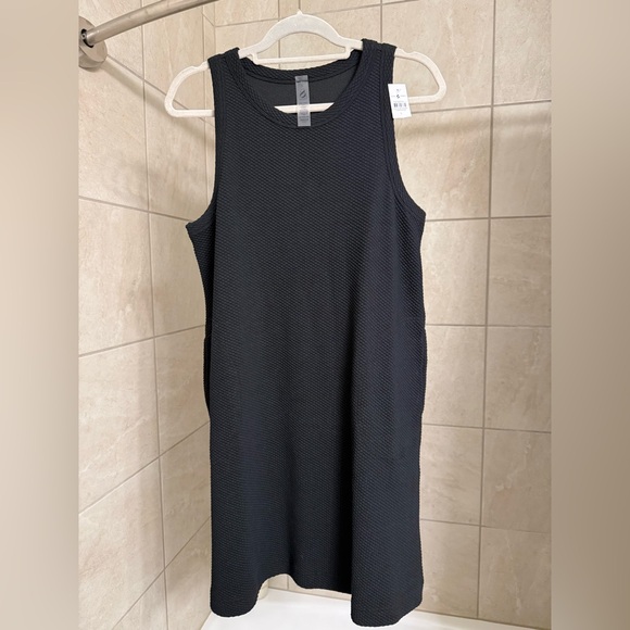 Lou & Grey Dresses & Skirts - NWT Lou & Grey black sleeveless sheath dress with pockets, size Large